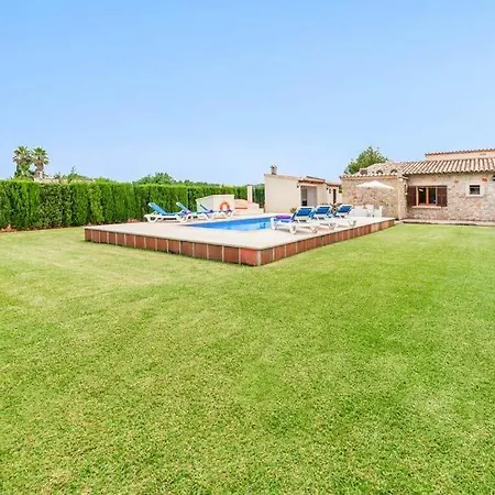 Sleeps 6 Pool Air Con Wifi