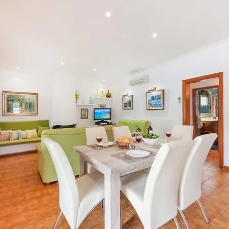 Sleeps 6 Pool Air Con Wifi *