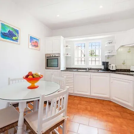 Sleeps 6 Pool Air Con Wifi *